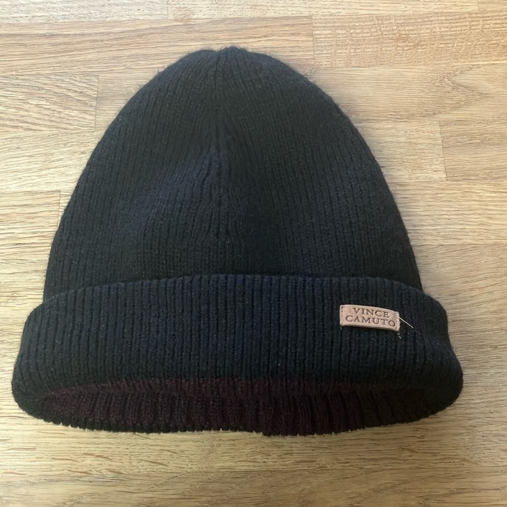 Vince Camuto Classic reversible Black/burgundy Knit Beanie